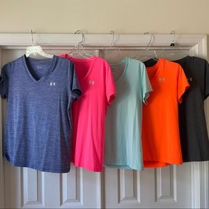 Set of 5 loose fit Under Armour v-neck tee shirts.